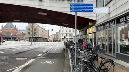 Klinik/neglesalon til afståelse ved Tivoli